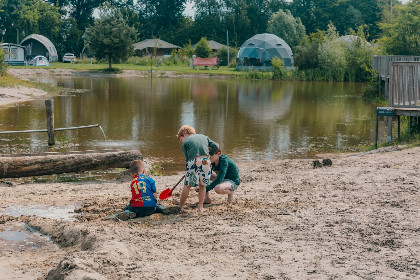 011 Kampeerplaats met prive sanitair