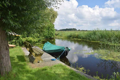 012 Mooi 6 persoons vakantiehuis aan het water bij de Weerribben