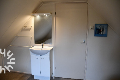 012 Prachtig gelegen 6 persoons vakantiehuis aan het water met grote tuin in Ossenzijl