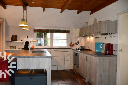 018 Prachtig gelegen 6 persoons vakantiehuis aan het water met grote tuin in Ossenzijl