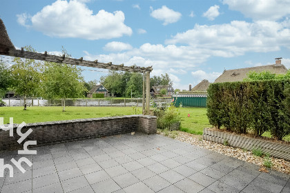 024 Prachtig gelegen 6 persoons vakantiehuis aan het water met grote tuin in Ossenzijl
