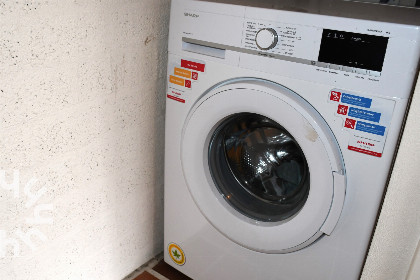 030 Prachtig gelegen 6 persoons vakantiehuis aan het water met grote tuin in Ossenzijl