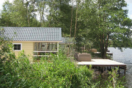 002 Vier persoons eco chalet in natuurrijke omgeving