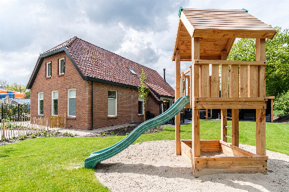 003 Familiehuis de Rheezermaten met Jacuzzi