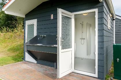 009 Kampeerplaats met prive sanitair