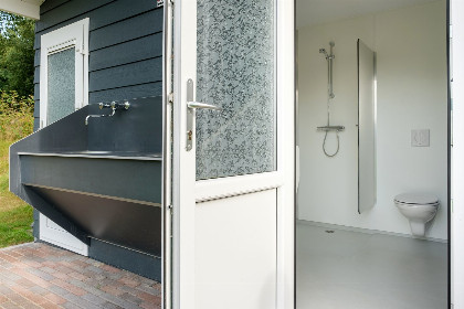 011 Kampeerplaats met prive sanitair