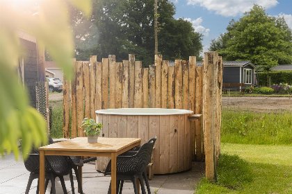 003 Lodge met hottub