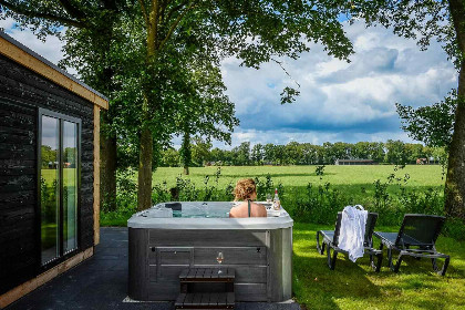 002 Luxe 2 persoons wellnesslodge met bubbelbad, sauna en sunshower