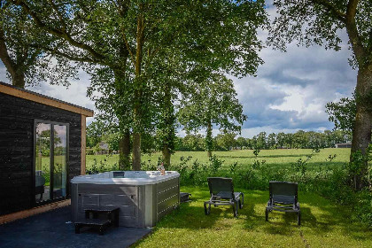 003 Luxe 2 persoons wellnesslodge met bubbelbad, sauna en sunshower