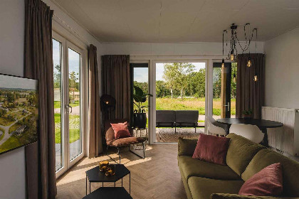 006 Luxe 2 persoons wellnesslodge met bubbelbad, sauna en sunshower