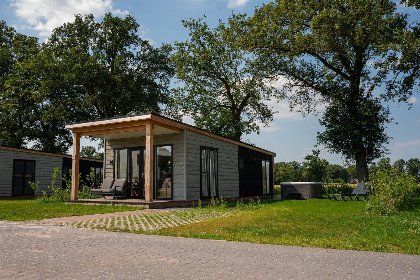 002 Panorama Wellnesslodge | jacuzzi, sauna en sunshower | 2 pers