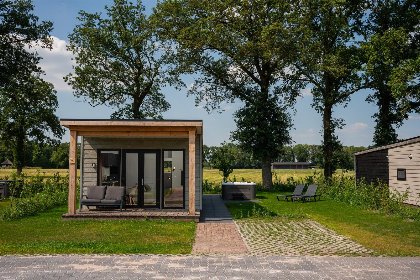 003 Panorama Wellnesslodge | jacuzzi, sauna en sunshower | 2 pers