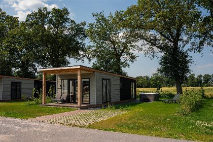004 Panorama Wellnesslodge | jacuzzi, sauna en sunshower | 2 pers