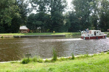 001 8 persoons vakantiehuis aan vaarwater