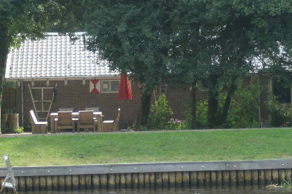 015 8 persoons vakantiehuis aan vaarwater