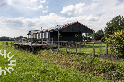 005 Sfeervol 4 persoons vakantiehuis in Scheerwolde vlakbij Nationaal Park Weerribben Wieden