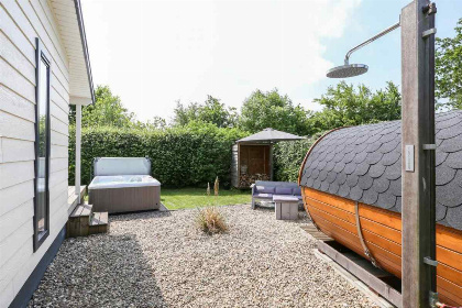 003 Luxe 2 persoons studio met sauna en bubbelbad nabij Nationaal Park Weerribben Wieden