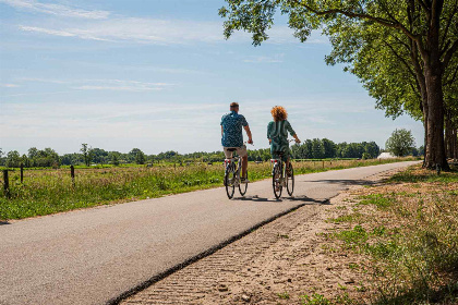 020 Luxe en royaal 2 persoons chalet met bubbelbad nabij Nationaal Park Weerribben Wieden