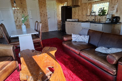 005 Gezellige tweepersoons bungalow op het platteland bij Nationaal Park de Weerribben