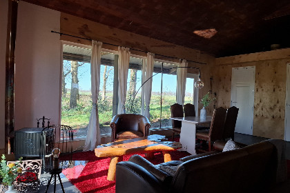 010 Gezellige tweepersoons bungalow op het platteland bij Nationaal Park de Weerribben
