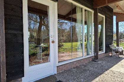 015 Gezellige tweepersoons bungalow op het platteland bij Nationaal Park de Weerribben