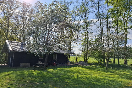 018 Gezellige tweepersoons bungalow op het platteland bij Nationaal Park de Weerribben