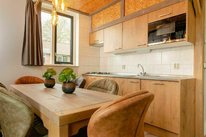 002 Aangepaste kinderbungalow 'Boerderij' met warme bubbeltub | 8 personen