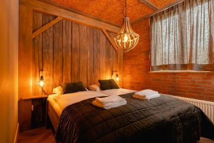 005 Aangepaste kinderbungalow 'Boerderij' met warme bubbeltub | 8 personen