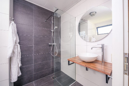 011 Aangepaste kinderbungalow 'Boerderij' met warme bubbeltub | 8 personen
