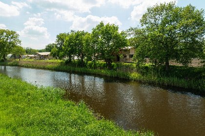 001 Boomhuttent aan de Regge met prive sanitair | 6 pers 001 Boomhuttent aan de Regge met prive sanitair | 6 pers