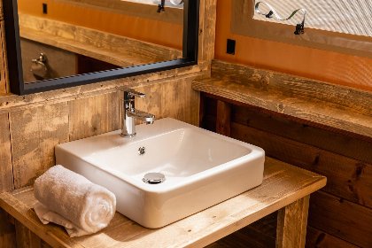 010 Boomhuttent aan de Regge met prive sanitair | 6 pers 010 Boomhuttent aan de Regge met prive sanitair | 6 pers