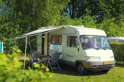 003 Camperplaats met prive sanitair