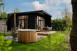 Comfortabele en ruime 5 persoons Wellness woning met sauna en hottub