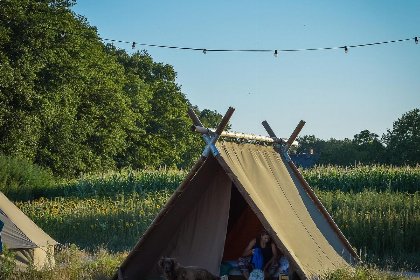 011 Groepsaccommodatie (6x luxe glampingtent) I 32 pers 011 Groepsaccommodatie (6x luxe glampingtent) I 32 pers
