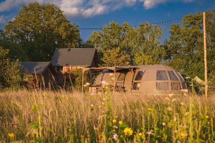 012 Groepsaccommodatie (6x luxe glampingtent) I 32 pers 012 Groepsaccommodatie (6x luxe glampingtent) I 32 pers