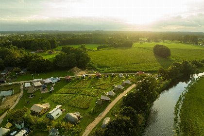 017 Groepsaccommodatie (6x luxe glampingtent) I 32 pers 017 Groepsaccommodatie (6x luxe glampingtent) I 32 pers