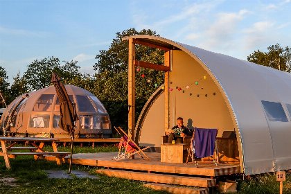 018 Groepsaccommodatie (6x luxe glampingtent) I 32 pers 018 Groepsaccommodatie (6x luxe glampingtent) I 32 pers