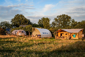 Groepsaccommodatie (6x luxe glampingtent) I 32 personen