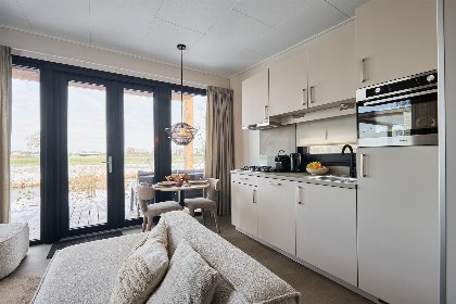 001 Happy Oak wellnesslodge met bubbeltub, ligbad, sauna en sunshower | 2 pers