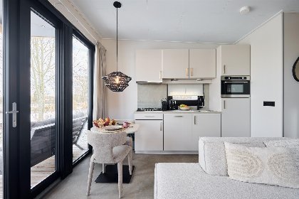 002 Happy Oak wellnesslodge met bubbeltub, ligbad, sauna en sunshower | 2 pers