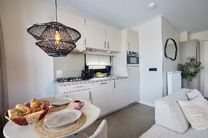 003 Happy Oak wellnesslodge met bubbeltub, ligbad, sauna en sunshower | 2 pers