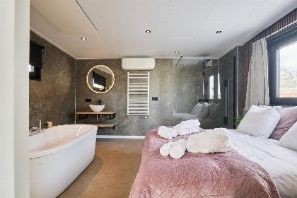 004 Happy Oak wellnesslodge met bubbeltub, ligbad, sauna en sunshower | 2 pers