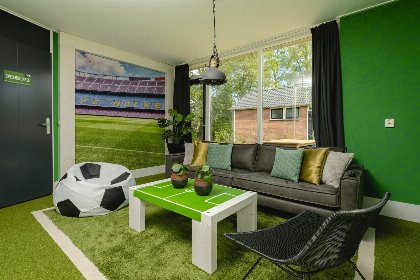 010 Kinderbungalow FC Molke stadion met warme bubbeltub I 6 pers 010 Kinderbungalow FC Molke stadion met warme bubbeltub I 6 pers