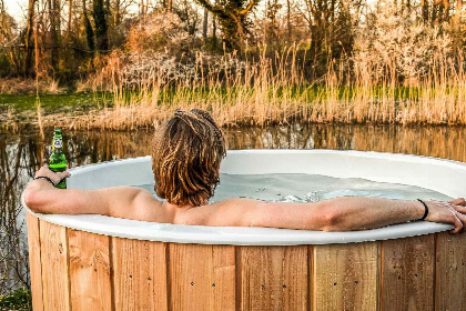 002 Luxe 6 persoons vakantiehuis met hottub aan het riviertje de Regge