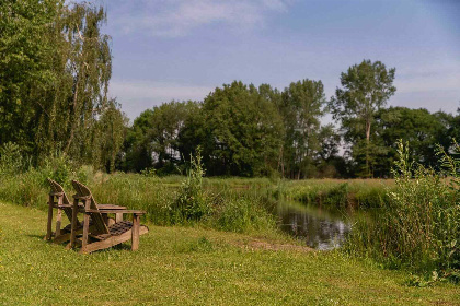 009 Luxe 6 persoons vakantiehuis met hottub aan het riviertje de Regge