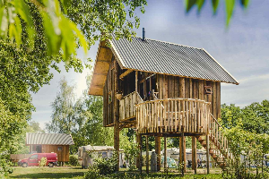 Prachtig gelegen 5 persoons boomhut aan het riviertje de Regge in Overijssel