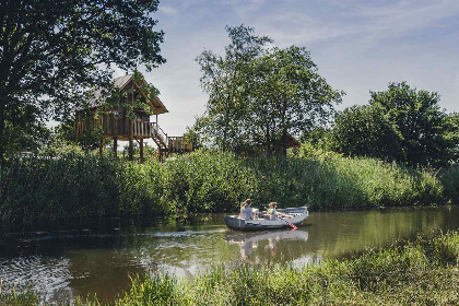 016 Prachtig gelegen 5 persoons boomhut aan het riviertje de Regge in Overijssel