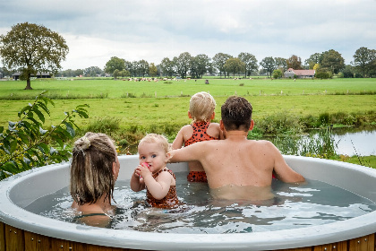 013 River lodge met hottub | 4 personen