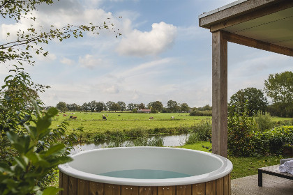 002 River Lodge 'Wellnesshuus' met bubbeltub, sauna, ligbad en sunshower | 2 personen