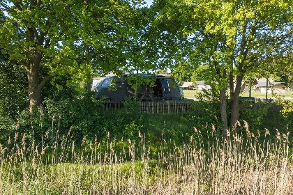 003 Riverdome met prive sanitair en hottub | 4 pers